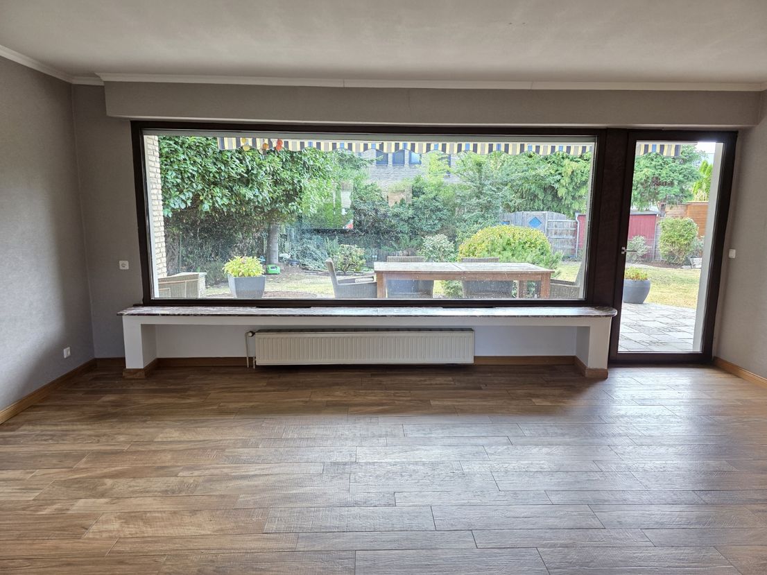 Familienidyll in Bestlage: Freistehendes Haus mit ca. 230 m² Wohnfläche und 3 Garagen in Uerdingen