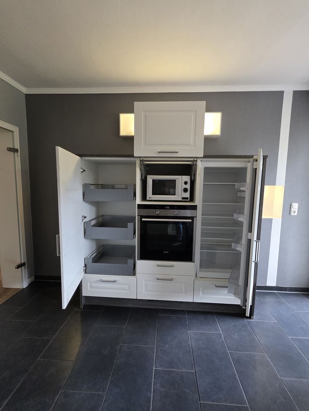Familienidyll in Bestlage: Freistehendes Haus mit ca. 230 m² Wohnfläche und 3 Garagen in Uerdingen