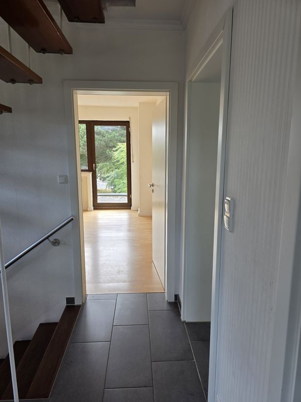 Familienidyll in Bestlage: Freistehendes Haus mit ca. 230 m² Wohnfläche und 3 Garagen in Uerdingen