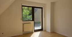 Familienidyll in Bestlage: Freistehendes Haus mit ca. 230 m² Wohnfläche und 3 Garagen in Uerdingen