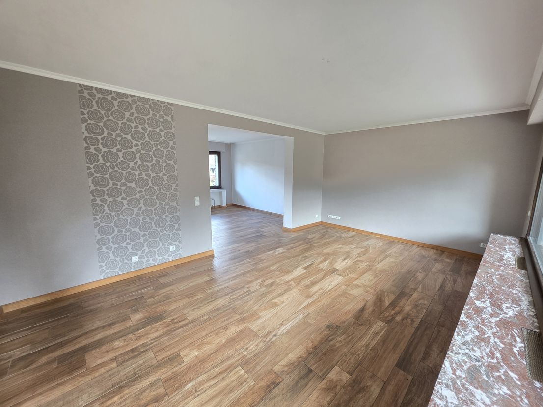 Familienidyll in Bestlage: Freistehendes Haus mit ca. 230 m² Wohnfläche und 3 Garagen in Uerdingen
