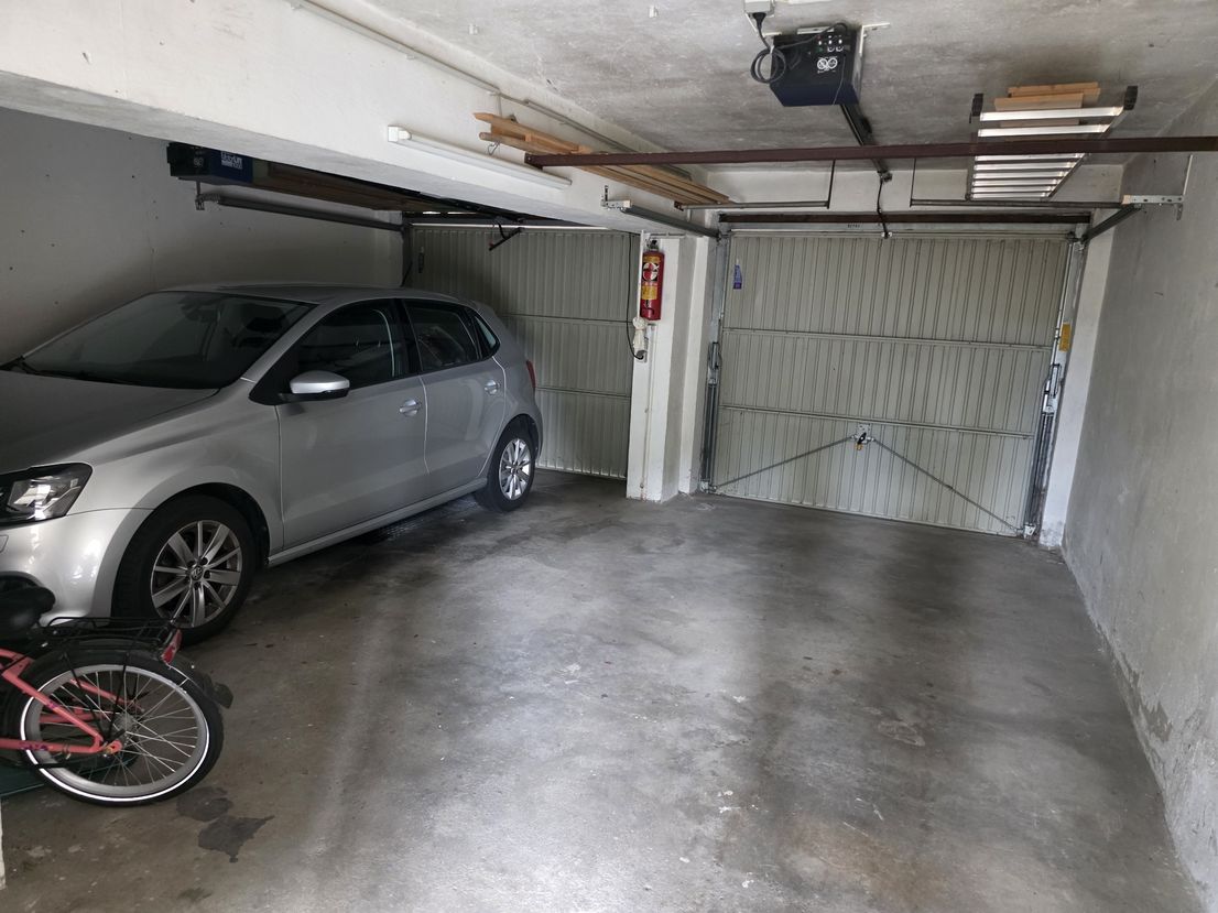 Familienidyll in Bestlage: Freistehendes Haus mit ca. 230 m² Wohnfläche und 3 Garagen in Uerdingen