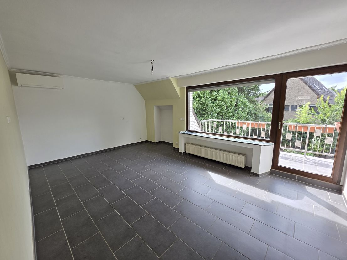 Familienidyll in Bestlage: Freistehendes Haus mit ca. 230 m² Wohnfläche und 3 Garagen in Uerdingen