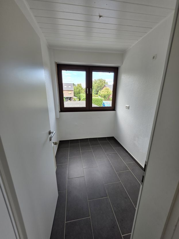 Familienidyll in Bestlage: Freistehendes Haus mit ca. 230 m² Wohnfläche und 3 Garagen in Uerdingen